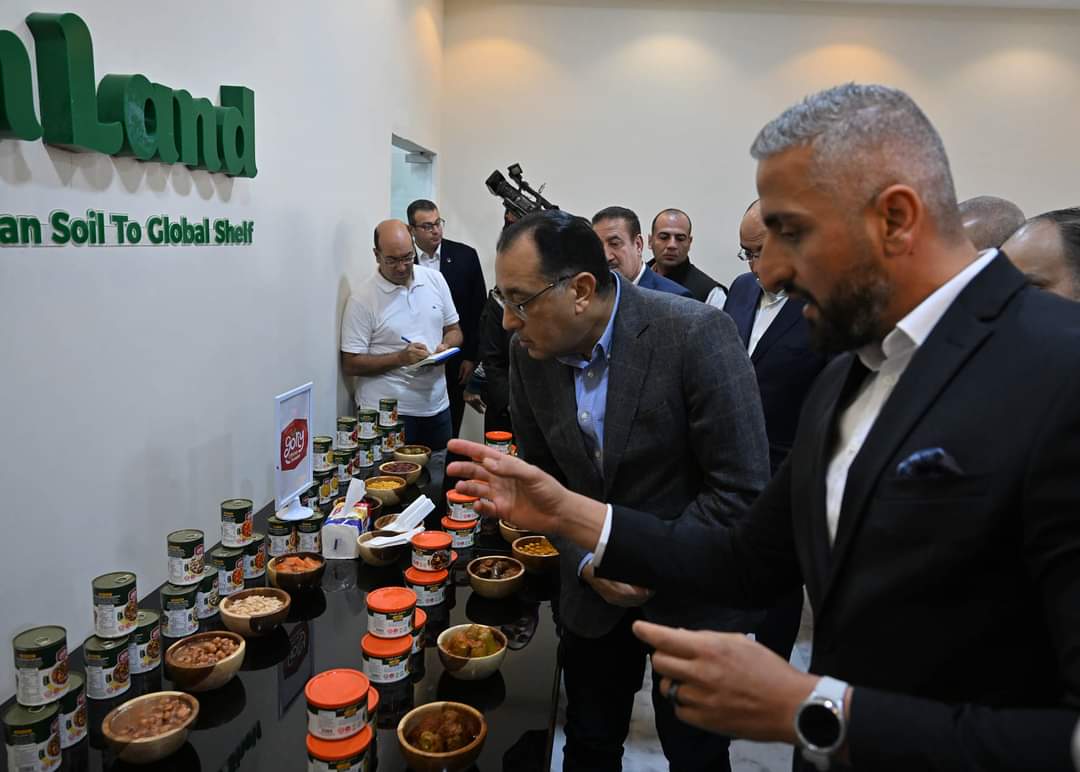 رئيس الوزراء يتفقد مصنع "ريتش لاند للصناعات الغذائية" بالسادات