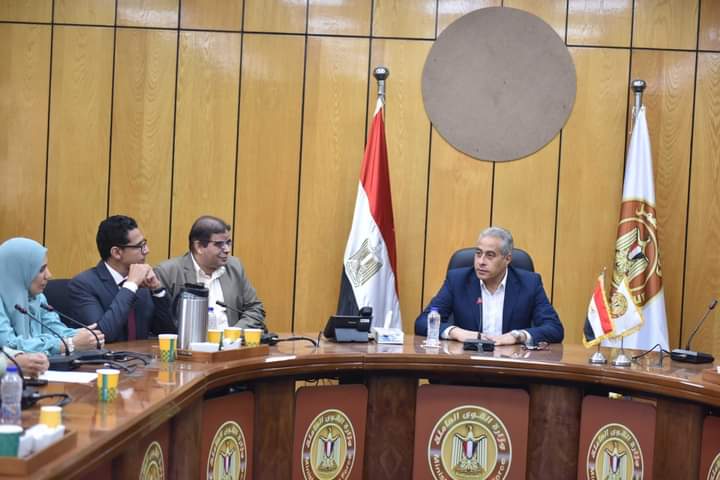وزير العمل يلتقي بممثلي الاتصال النقابي العمالي بالمحافظات ..