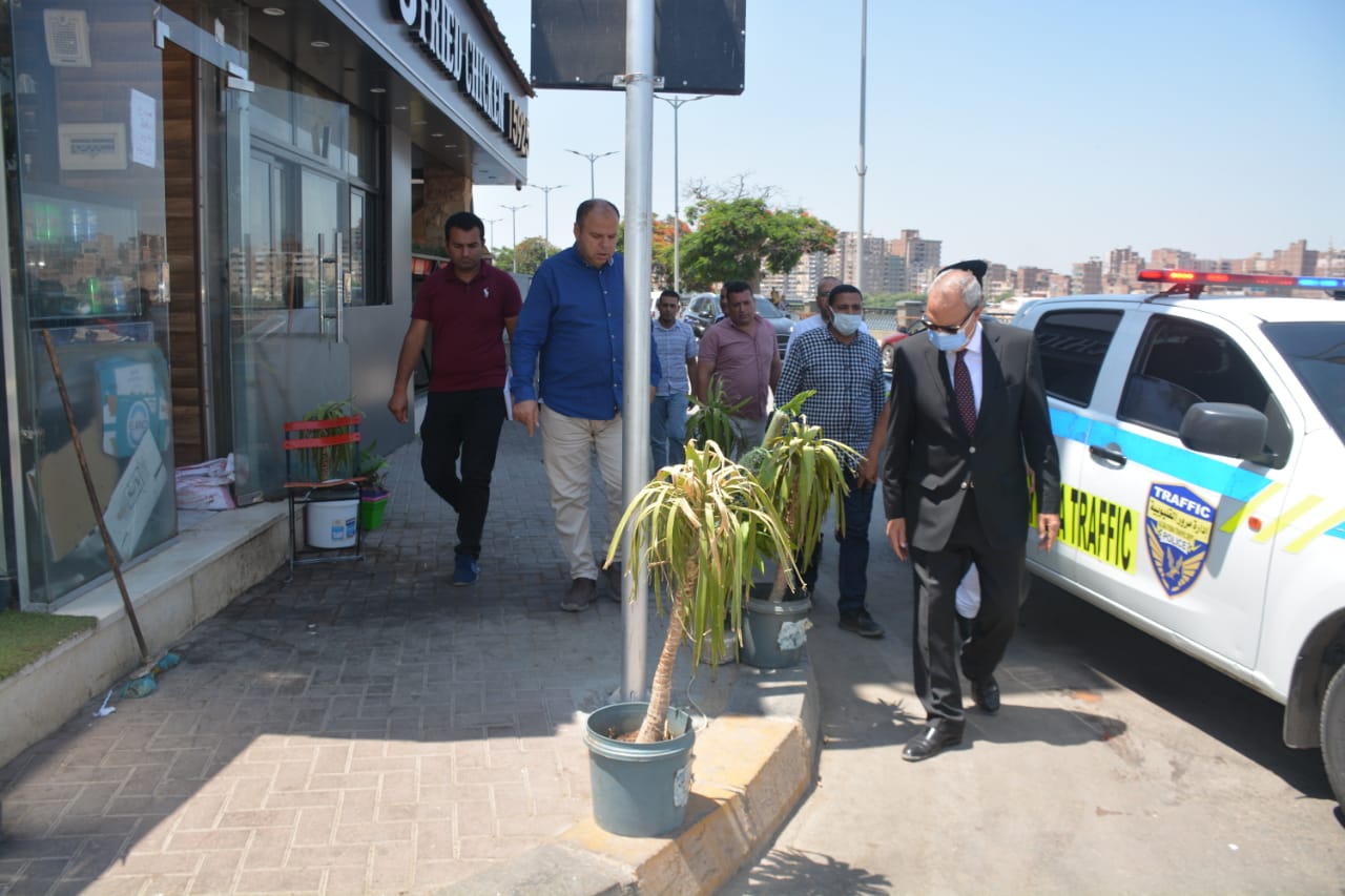 محافظ القليوبية يتفقد كورنيش مدينة بنها والشوارع الجانبيه ويوجه بحملة لازالة الإشغالات والتعديات علي الارصفة والطريق العام