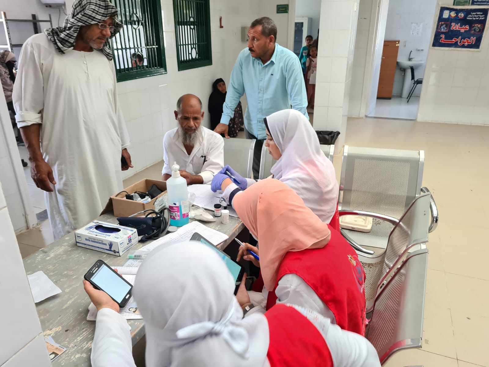 حملة 100 يوم صحة بالبحيرة قدمت خدمات طبية مجانية لقرابة نصف مليون منتفع منذ بدء الحملة حتى الآن 