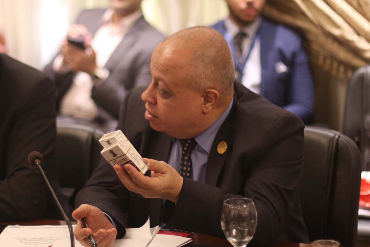 نائب يوزع سجائر كليوباترا "مضروبة" على مسئولى الشرقية للدخان