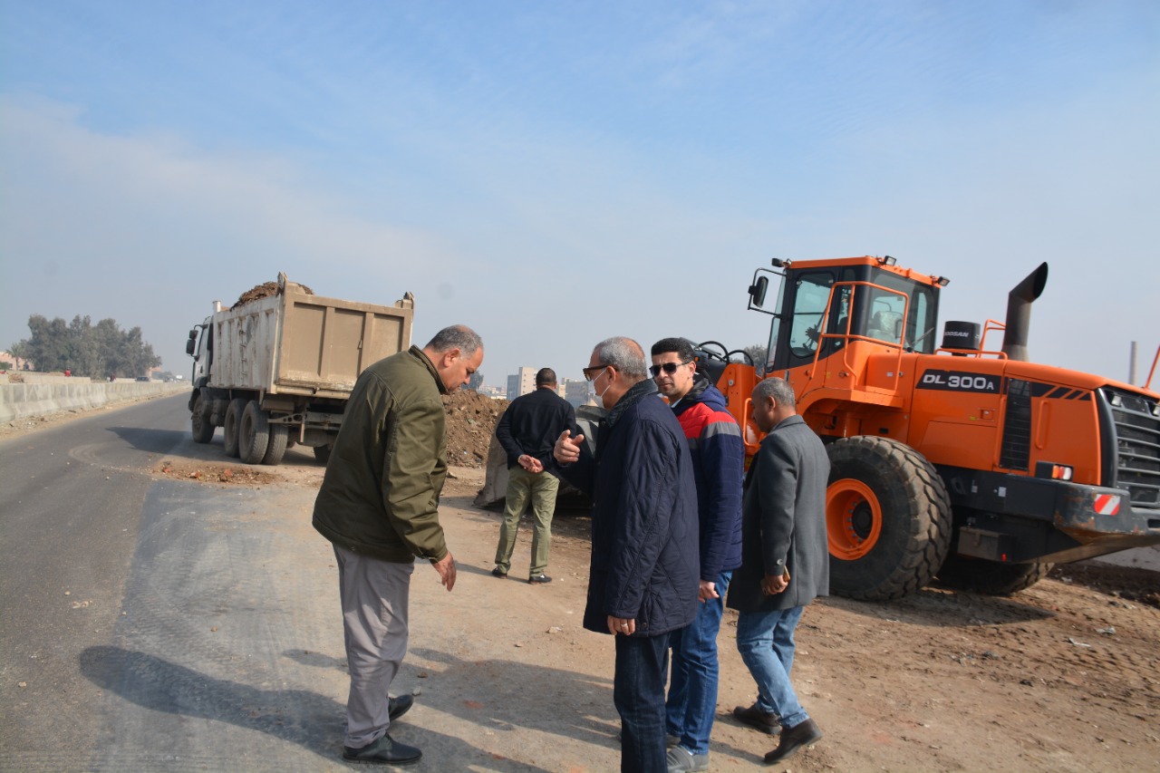 محافظ القليوبيه يقوم بجوله بحي شرق شبرا الخيمة ومدينه الخانكه لمتابعه اعمال النظافه والاشغالات