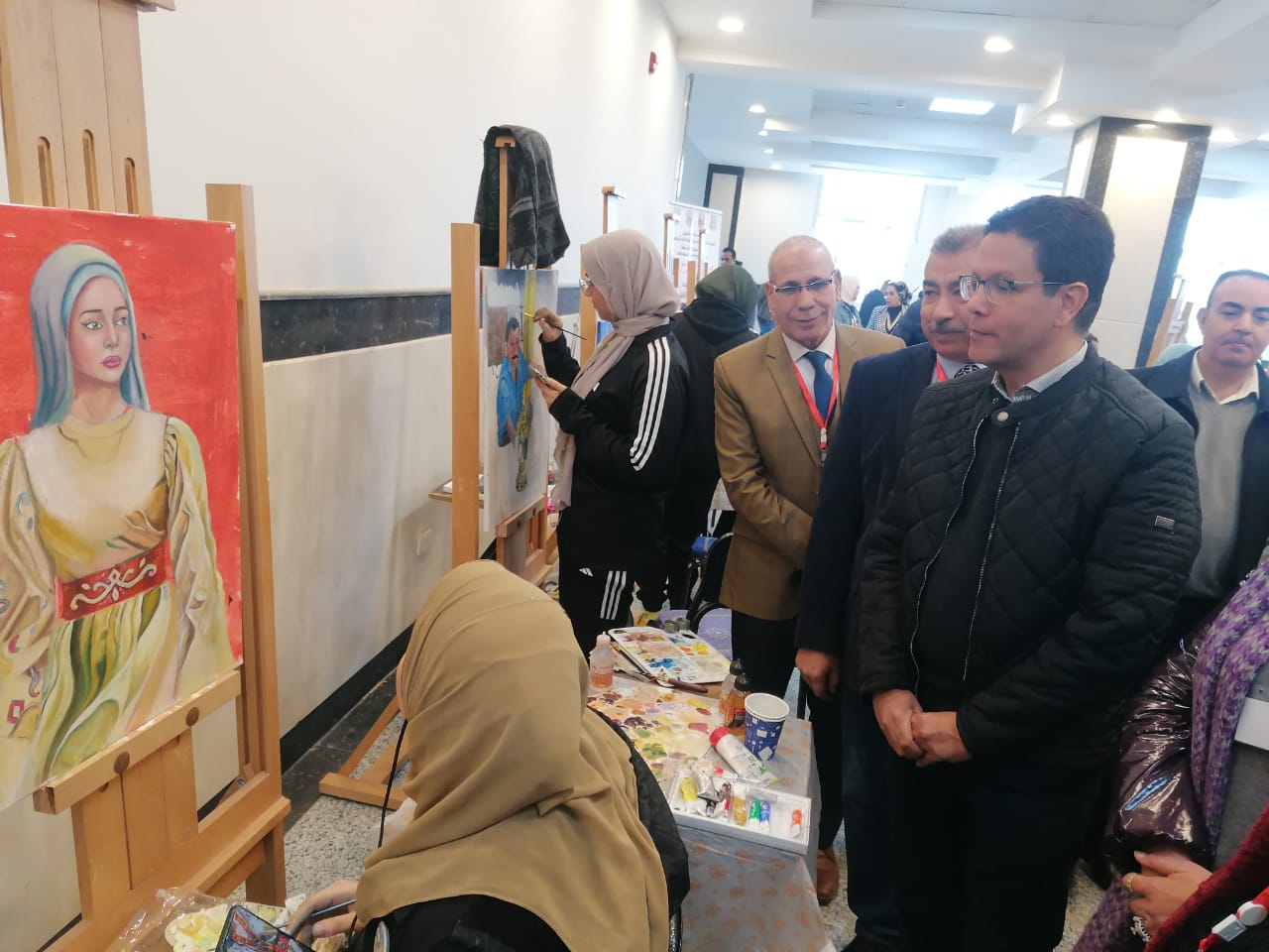 رئيس جامعة بنها يتفقد فعاليات " ملتقى إبداع الخامس لكليات التربية النوعية بالجامعات المصرية