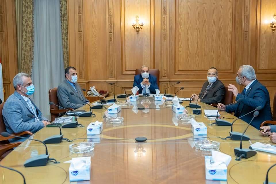 "وزير الدولة للإنتاج الحربي" يبحث تسويق منتجات الشركات التابعة إلكترونياً