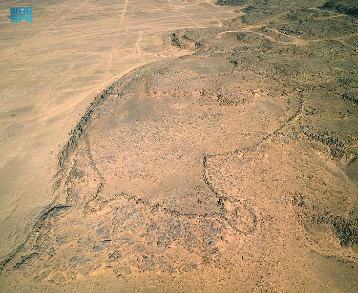فريقٌ من علماء الآثار السعوديين والدوليين يعثُر على منشآت حجرية يعود تاريخها إلى 9 آلاف عام في جبل الظلّيات بالمملكة