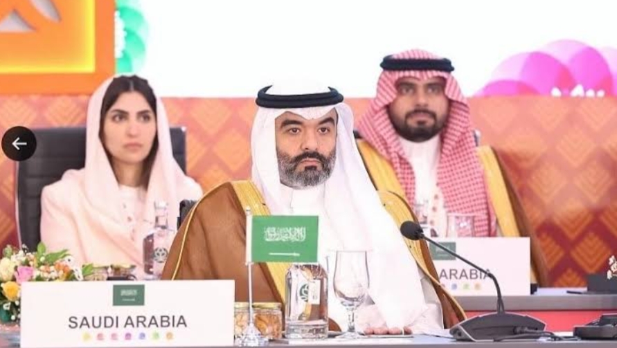 وزير الاتصالات السعودي يبرز جهود رؤية المملكة 2030 في تمكين الشباب والمرأة وبناء مستقبل مستدام