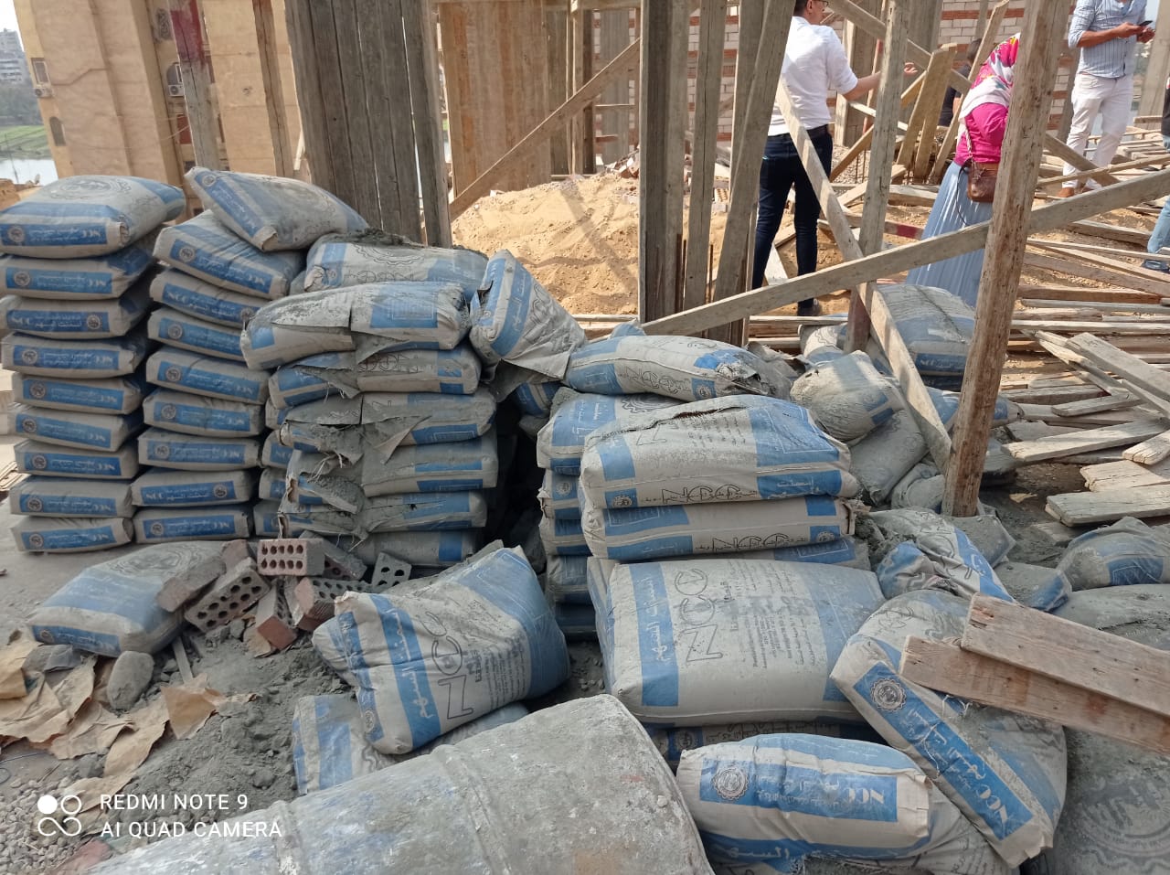 لتحقيق الردع العام ومنع أعمال البناء المُخالف...محافظ القليوبية يُوقِفْ أعمال بناء مخالف بأحد العمارات بمنطقة الفلل بمدينة بنها