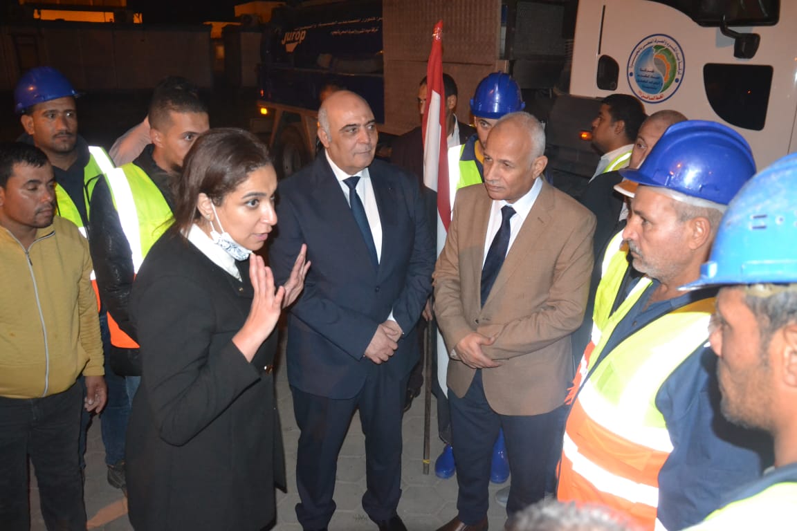 نائب محافظ البحيرة تتفقد اصطفاف المعدات المستخدمة لإدارة الأزمات بدمنهور  