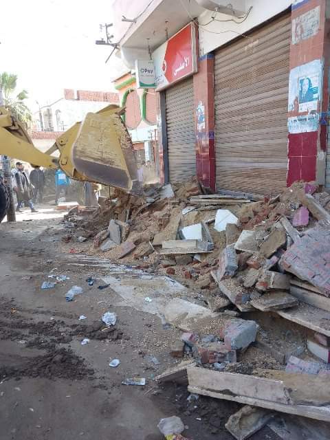 الأجهزة التنفيذية تكثف حملات إزالة التعديات والإشغالات بمحافظة الشرقية