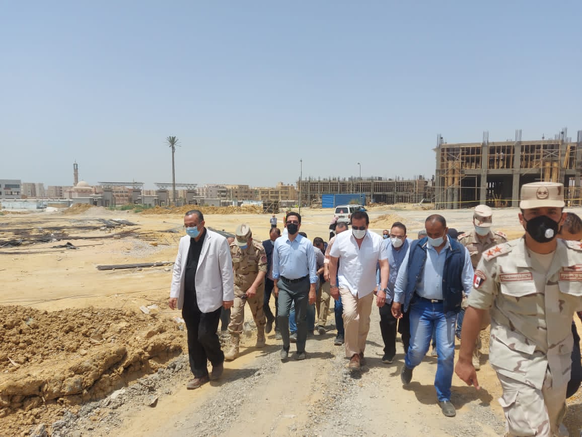 وزير التعليم العالي يتفقد الأعمال الإنشائية بجامعة بنها الأهلية