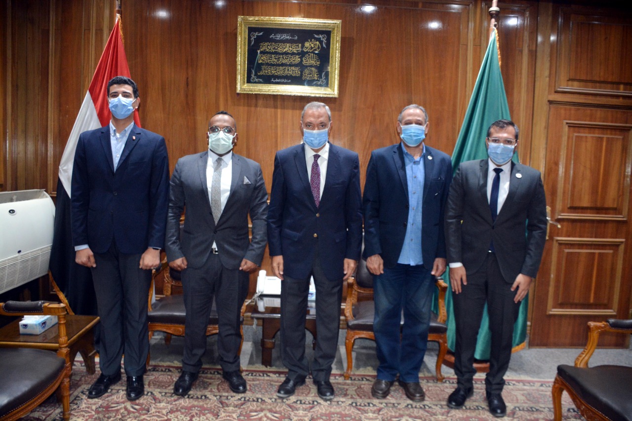 محافظ القليوبية يستقبل متدربي البرنامج الرئاسي لتأهيل الشباب للقيادة.