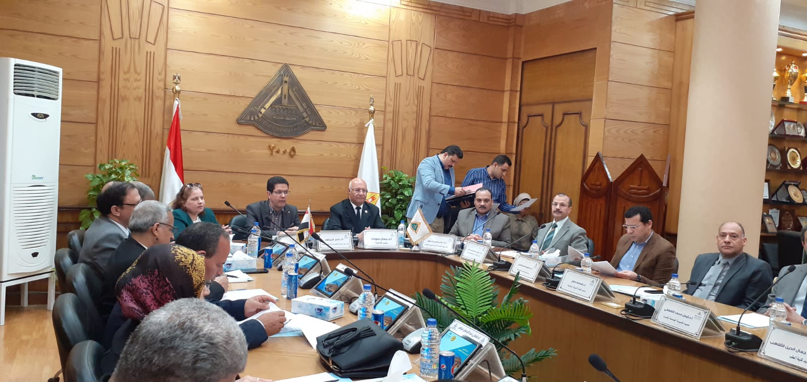 رئيس جامعة بنها : يؤكد على الإستعدادات لإمتحانات الفصل الدراسى الثانى وتوثيق الصفحات الرسمية للكليات