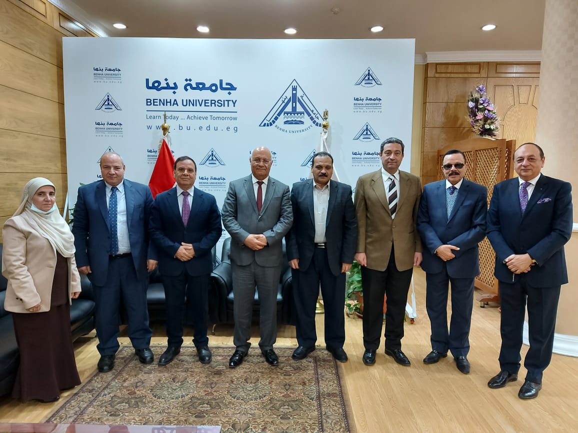 رئيس جامعة بنها : القيادة السياسية حريصة على مشاركة الجامعات في صياغة حلول علمية للتحديات التي تواجه المجتمع