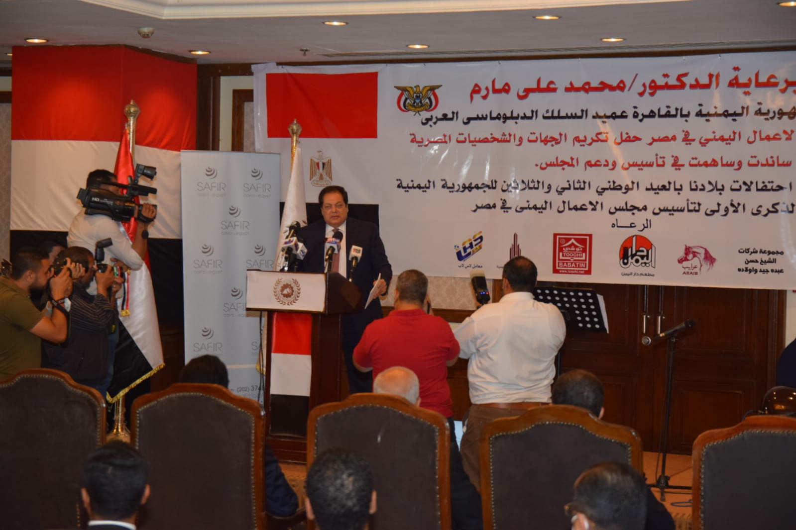 بالصور: سفارة اليمن بالقاهرة تكرم رموز صحفية وإعلامية بمناسبة العيد الوطني الثاني والثلاثين