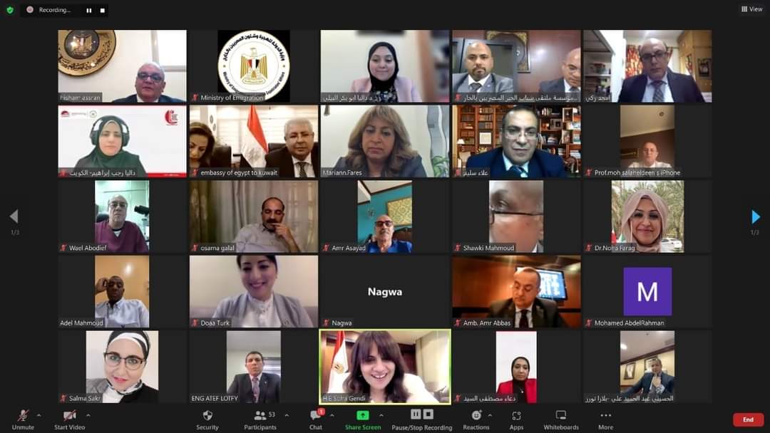 ضمن مبادرة "ساعة مع الوزيرة".. وزيرة الهجرة تلتقي أبناء الجالية المصرية بالكويت في إطار استدامة التواصل مع المصريين بالخارج