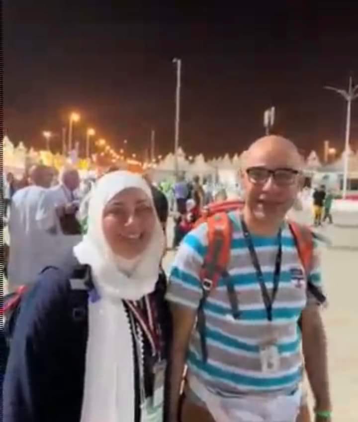 في مشهد مبهج.. عروسان يقضيان شهر العسل في الحج