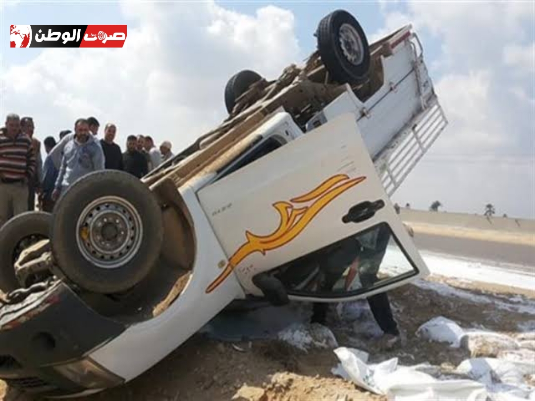 إصابة 6 أطفال ومصرع شخص اثر انقلاب سيارة نقل بـأسوان