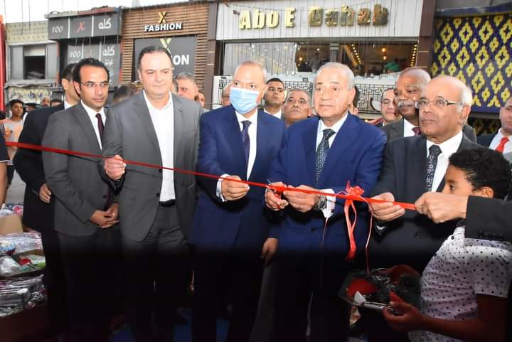 وزير التموين ومحافظ القليوبية يفتتحان معرض "أهلا مدارس" بميدان المؤسسة بشبرا الخيمة بالقليوبية 