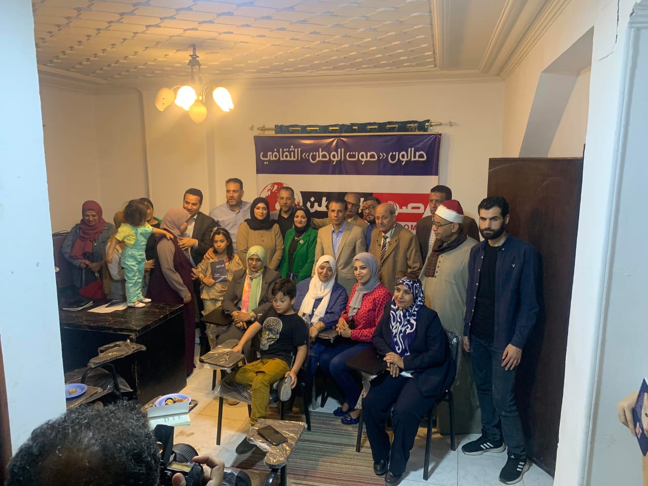 بالصور: توقيع كتاب على ما يرام بصالون صوت الوطن الثقافي وسط حضور كبير من المثقفين