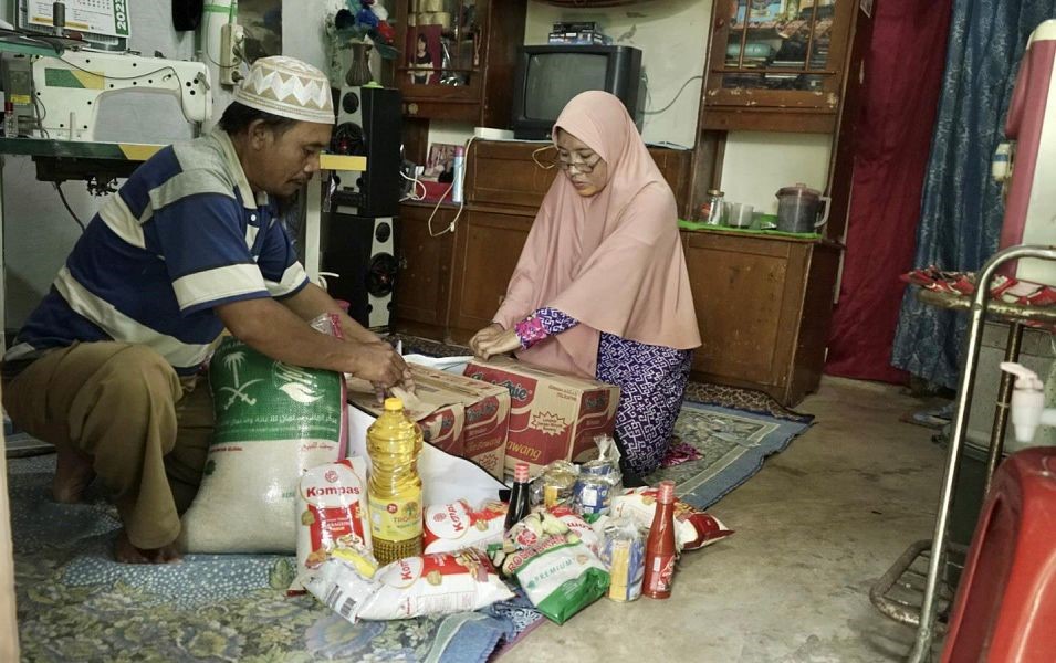 مركز الملك سلمان للإغاثة يوزع سلال غذائية وتمور وحقائب إيوائية للعديد من دول العالم