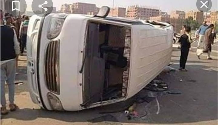 مازال نزيف الاسفلت مستمر إصابة ١٦راكب فى انقلاب ميكروباص بالغردقة