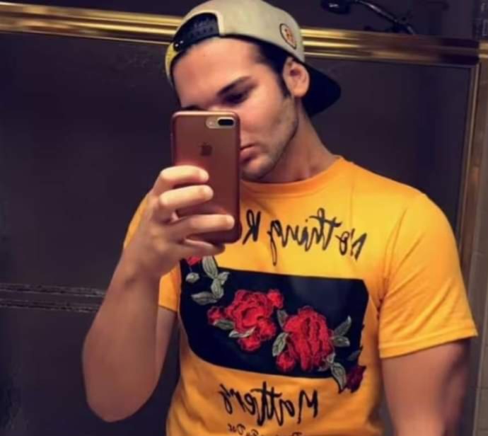 لأول مرة في العالم.. شاب أمريكي يجري عملية زرع لوجهه ويده بعد تعرضه لحادث مروع