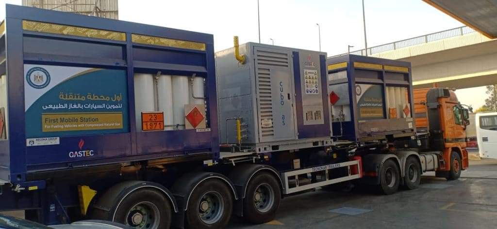 أول محطة متنقلة لتموين السيارات بالغاز الطبيعى تبدأ تقديم خدماتها
