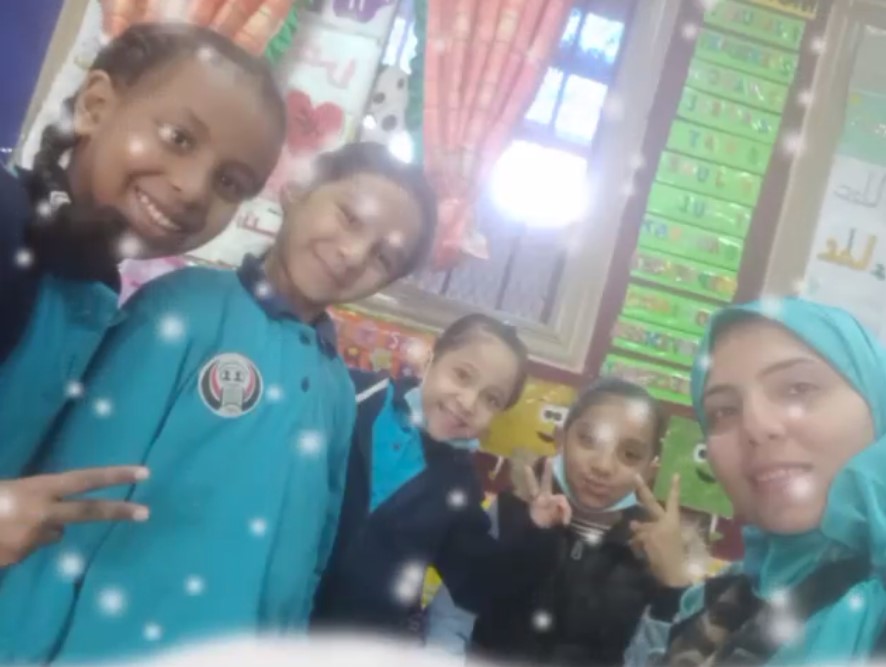 بالصور..طلاب مدرسة خالد بن الوليد الرسمية لغات يشاركون في أعمال نموذجية صديقة للبيئة