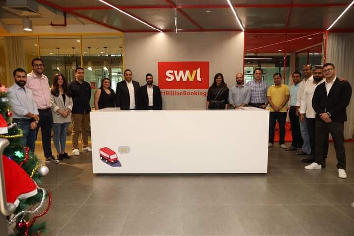 بالصور : وزيرة الهجرة تزور مقر شركة "سويفل" بالإمارات وتلتقي المصريين العاملين بالشركة