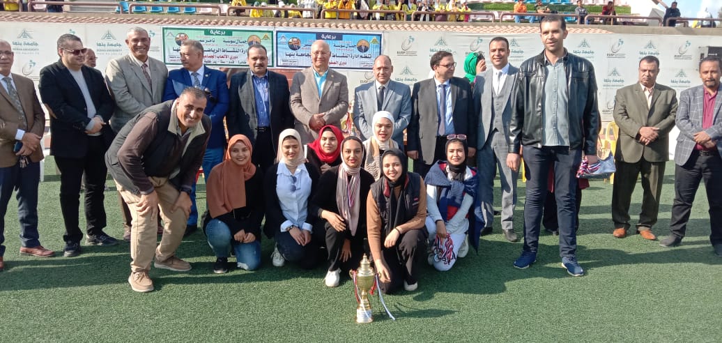 بالصور...رئيس جامعة بنها يكرم الطلاب الفائزين فى مسابقة دورى الصوف الدراسية والألعاب الجامعية