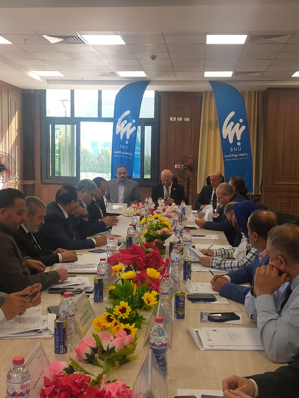 رئيس جامعة بنها يترأس اجتماع اللجنة المكلفة بتسييرأعمال جامعة بنها الأهلية بالعبور