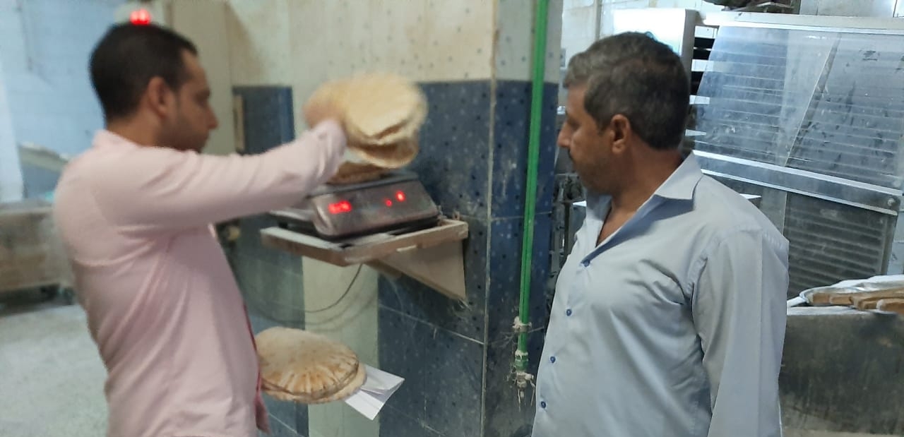 تموين البحيرة...ضبط 309 عبوة زيت سيارات منتهى الصلاحية و تحرير 28 محضر تموينى بدمنهور 