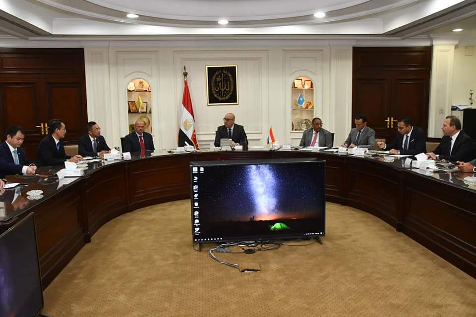 وزير الإسكان يلتقى نائب رئيس الشركة الصينية العامة للهندسة المعمارية لاستعراض الموقف التنفيذي لمشروعى منطقة الأعمال المركزية بالعاصمة الإدارية..