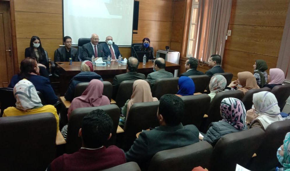 ندوة تعريفية بمنح هيئة فولبرايت لأعضاء هيئة التدريس ومعاونيهم والطلاب بجامعة بنها