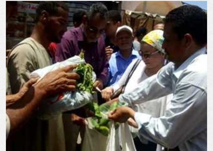 بعد 3 سنوات من تطبيقه.. قرار منع استخدام «الأكياس البلاستيك» بالغردقة صعب تطبيقه و يعود لنقطة الصفر