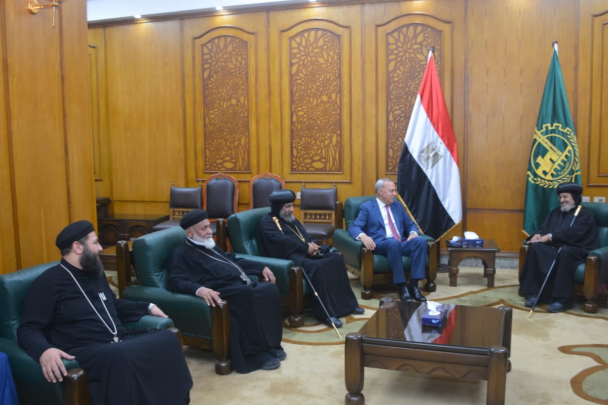 محافظ القليوبية يستقبل مطران شبرا الخيمة وأسقف شبين القناطر للتهنية بعيد الفطر