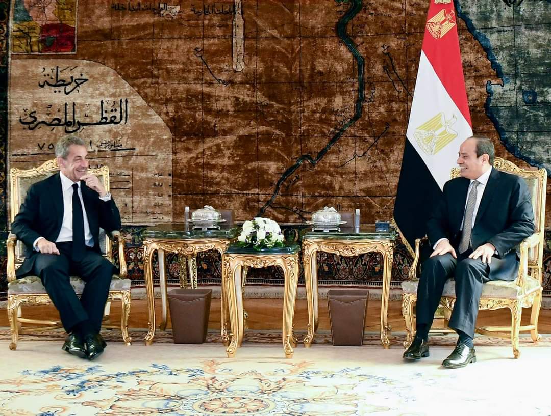 الرئيس السيسي يستقبل السيد نيكولا ساركوزي، رئيس الجمهورية الفرنسية الأسبق". 