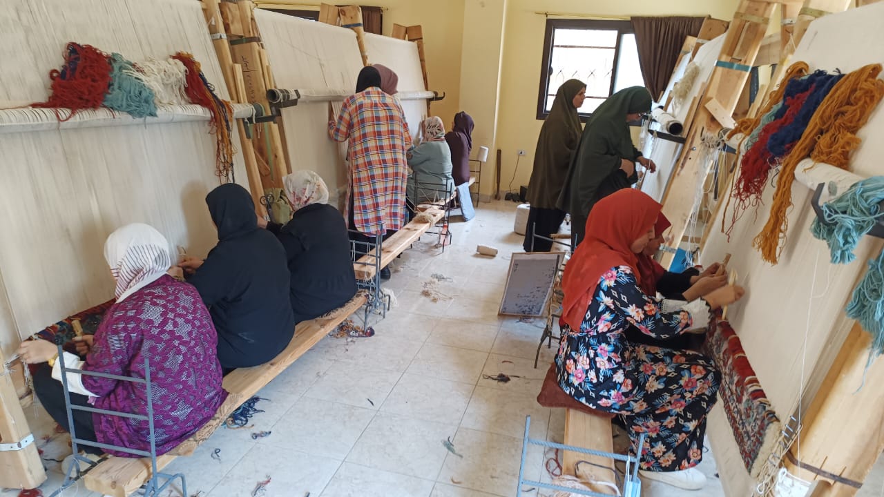 بروتوكول تعاون بين محافظتى شمال سيناء والبحيرة لتدريب 20 سيدة علي صناعة السجاد اليدوى 
