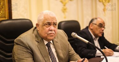 رفع اجتماع "اقتراحات البرلمان" بعد مشادة بين نائب وممثل الحكومة