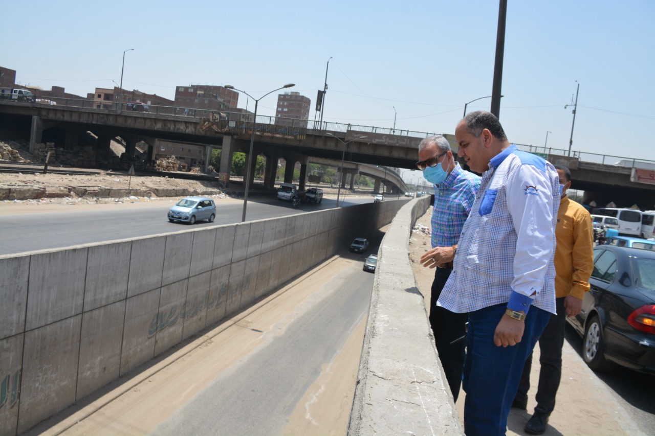 حملة مكبرة لنظافة الأنفاق على الطرق السريعة ويتابع إزالة المباني المتعارضة مع أعمال توسعة الطريق الدائري