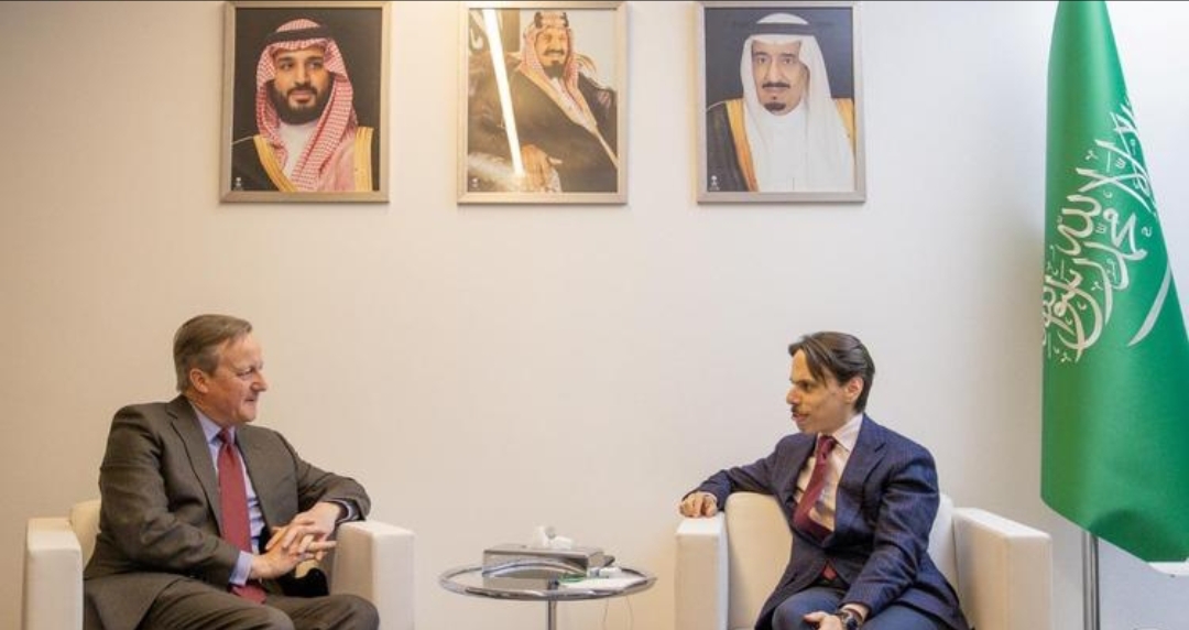 وزيرالخارجية السعودي يلتقي نظيره البريطاني بـدافواس