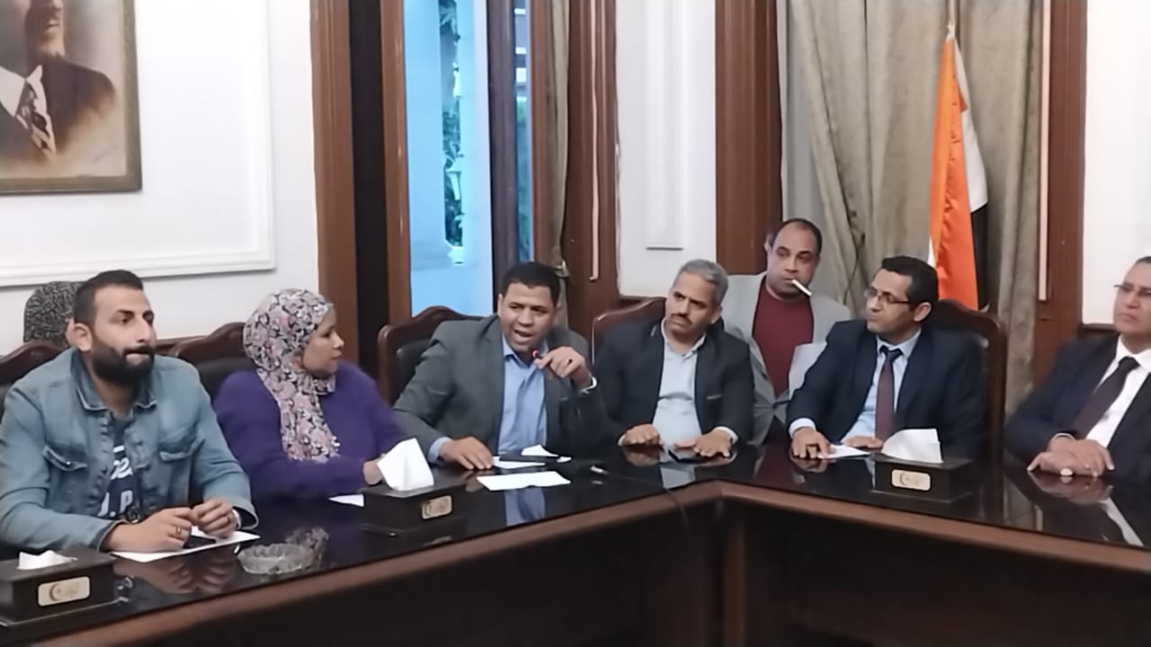 "الصحافييون ليسوا للبيع" . . معارك طاحنة ورسائل ومواقف متضاربة ل "ميري" و"البلشي" لحل أزمة الوفد 