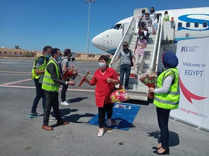 مطار مرسى مطروح يستقبل ثالث طائرة سياحية قادمة من كازاخستان..صور