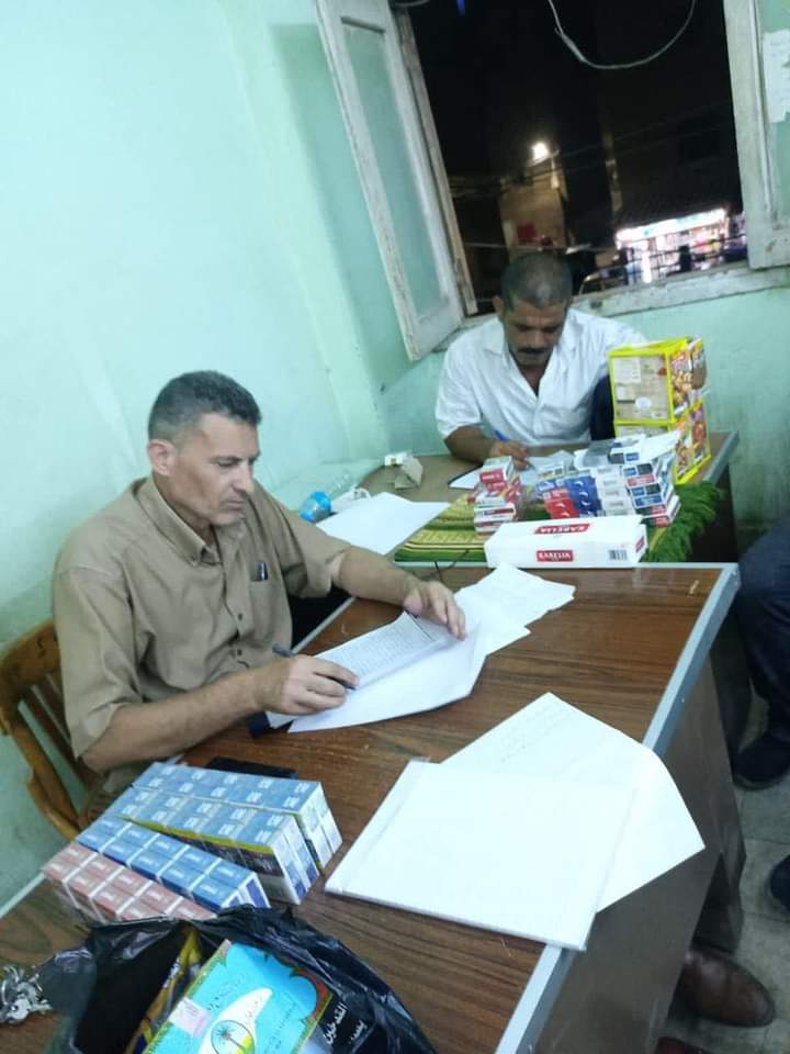 شن حملة مكبرة لإدارة تموين شبين القناطر وتم تحرير عدد ٥ محاضر جنح لتجار سجائر لبيع السجائر ازيد من السعر الرسمي وحيازة سجائر مجهولة المصدر