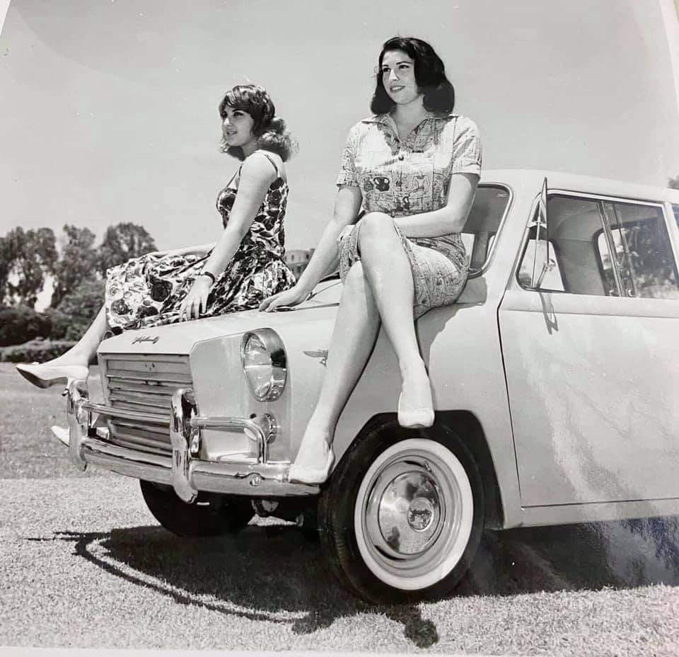 نادية الجندي فتاة إعلانات لسيارات رمسيس