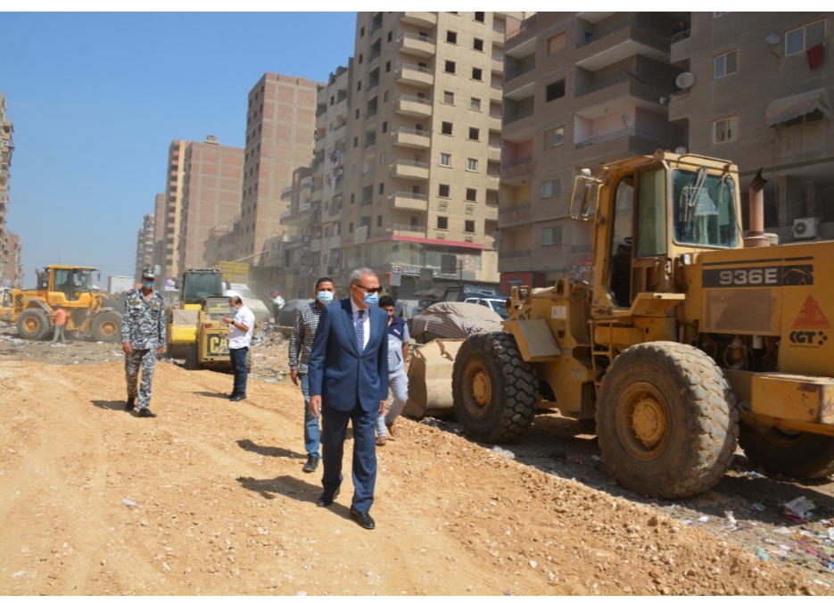 محافظ القليوبية يشن حملة مكبرة لإزالة الإشغالات ورفع القمامة بشارع أحمد عرابي بحي غرب شبرا الخيمة