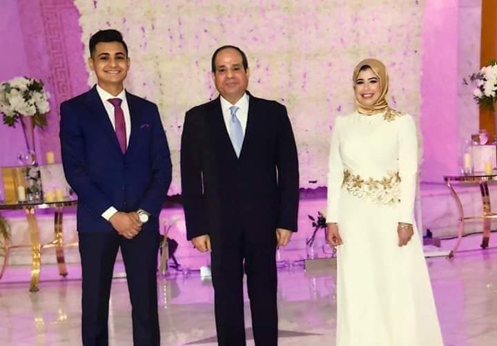 انفراد بالصور... الرئيس السيسي يشهد على عقد قران شابين من البرنامج الرئاسي