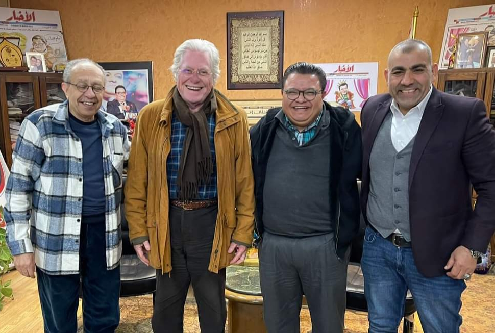 يعود حسين فهمي للمسرح ب " أمسك حرامي  "