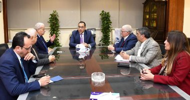 رئيس الوزراء يعقد اجتماعاً لبحث ترتيبات تنفيذ مشروع سد روفيجى بتنزانيا