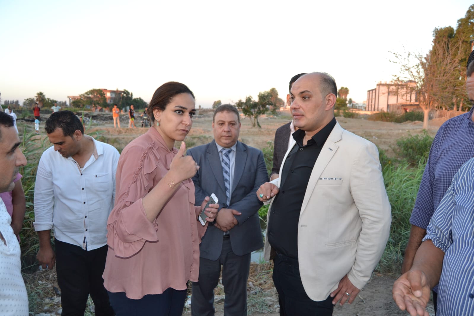 نائب محافظ البحيرة تتفقد موقع مقترح لإنشاء كوبرى بمنطقة عنبر بحوش عيسى 